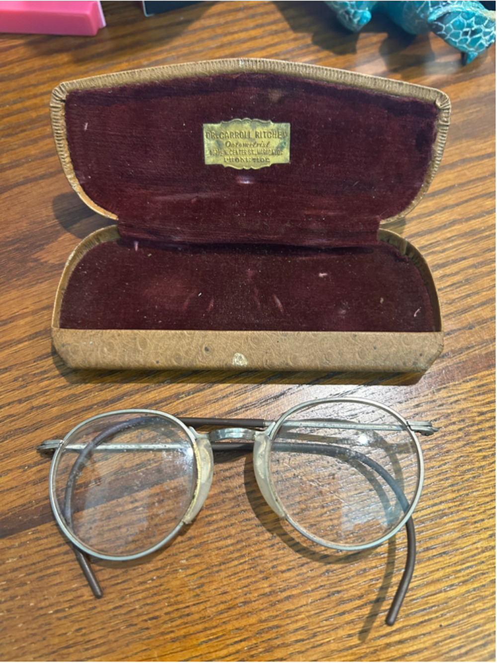 Vintage Unisex Gold Metal Pince-Nez Glasses with Case